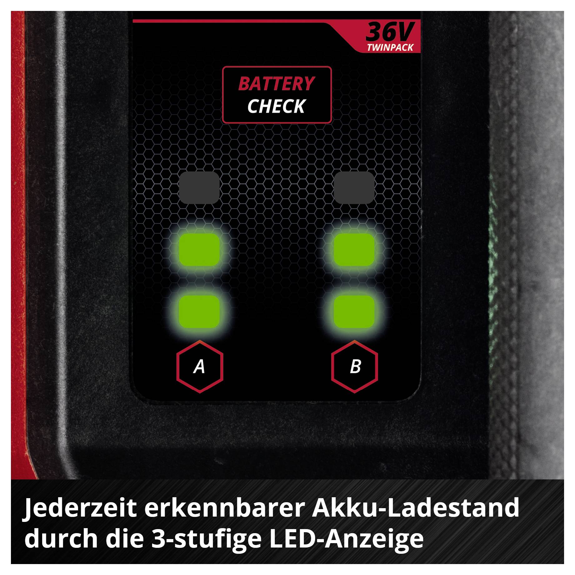 Ein rotes, technisches Bauteil mit einem transparenten, zylindrischen Bereich und messingfarbenem Anschluss, Teil einer Maschinenkomponente.