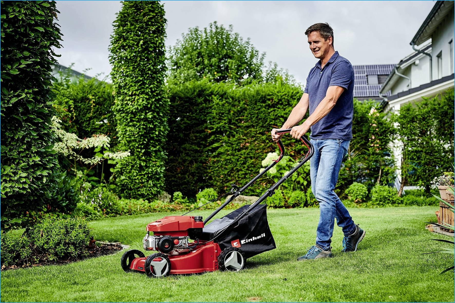 Einhell GC-PM 40/2 Benzin Rasenmäher Softgriff, Höhenverstellbarer Griff mit Klappfunktion, mit Schnitthöhenverstellung 2000W