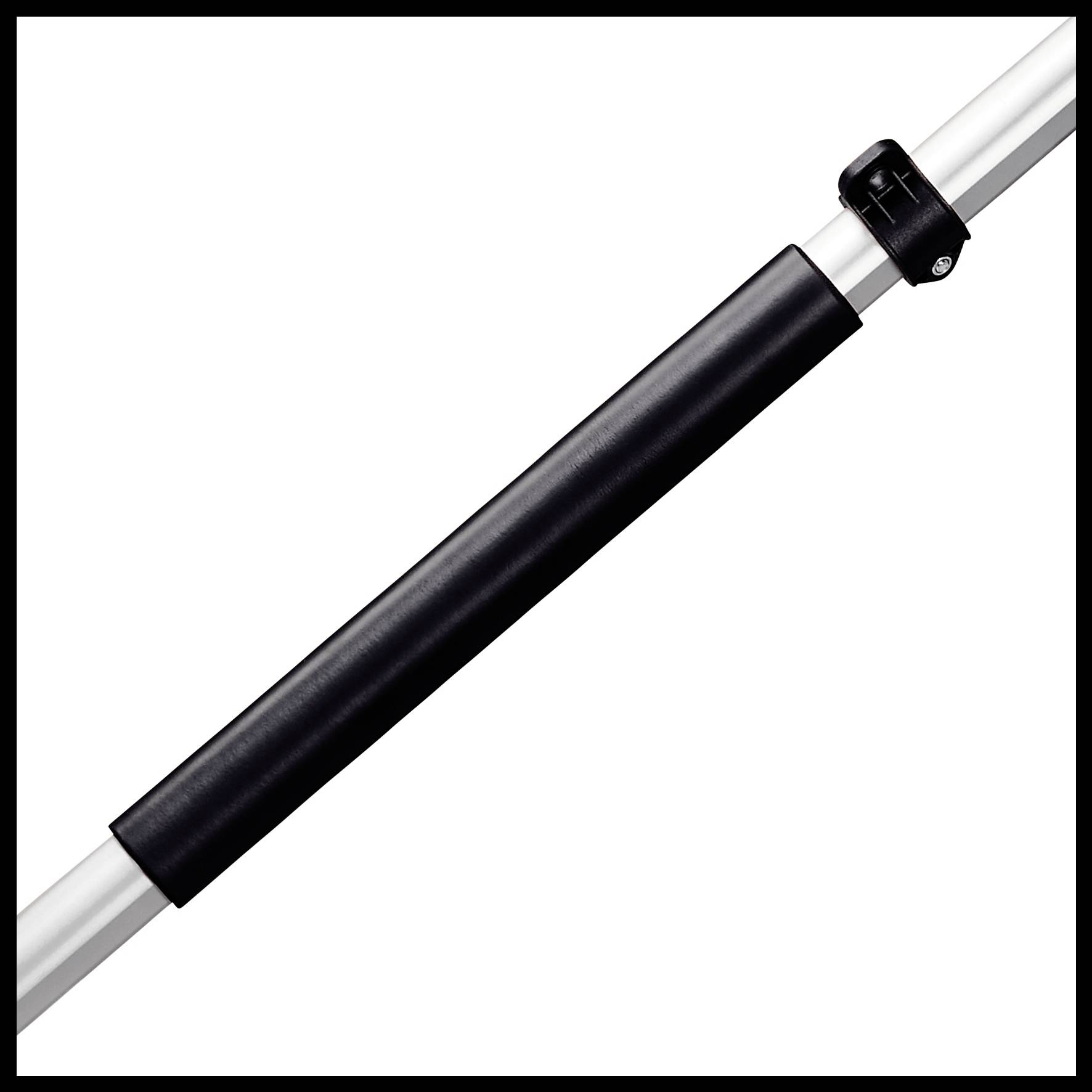 Nahaufnahme eines schwarzen Schaumstoffgriffs auf einem weißen Metallrohr mit schwarzer Klemmbefestigung.