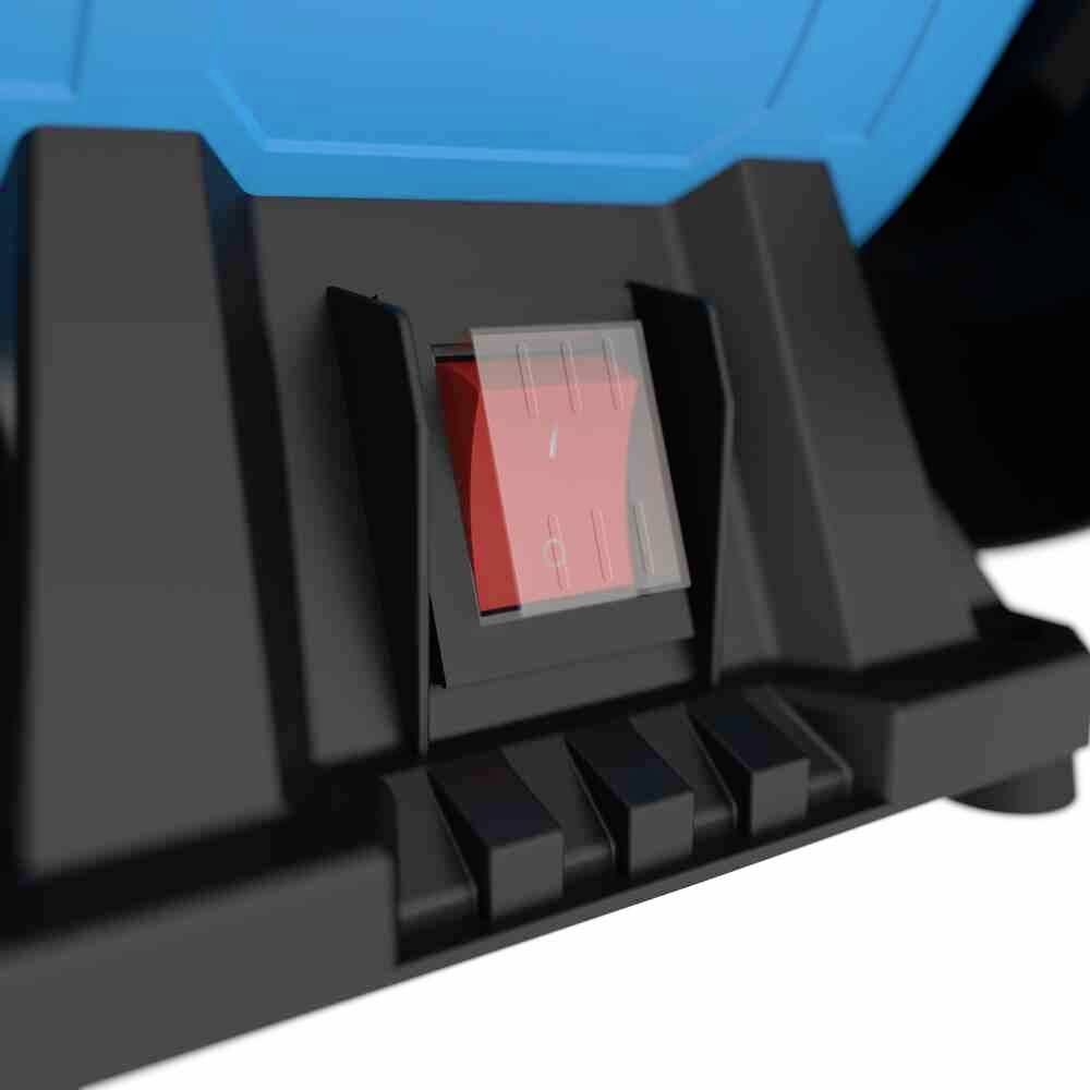 Nahaufnahme eines schwarzen und blauen Geräts mit rotem Schalter oder Anzeige.