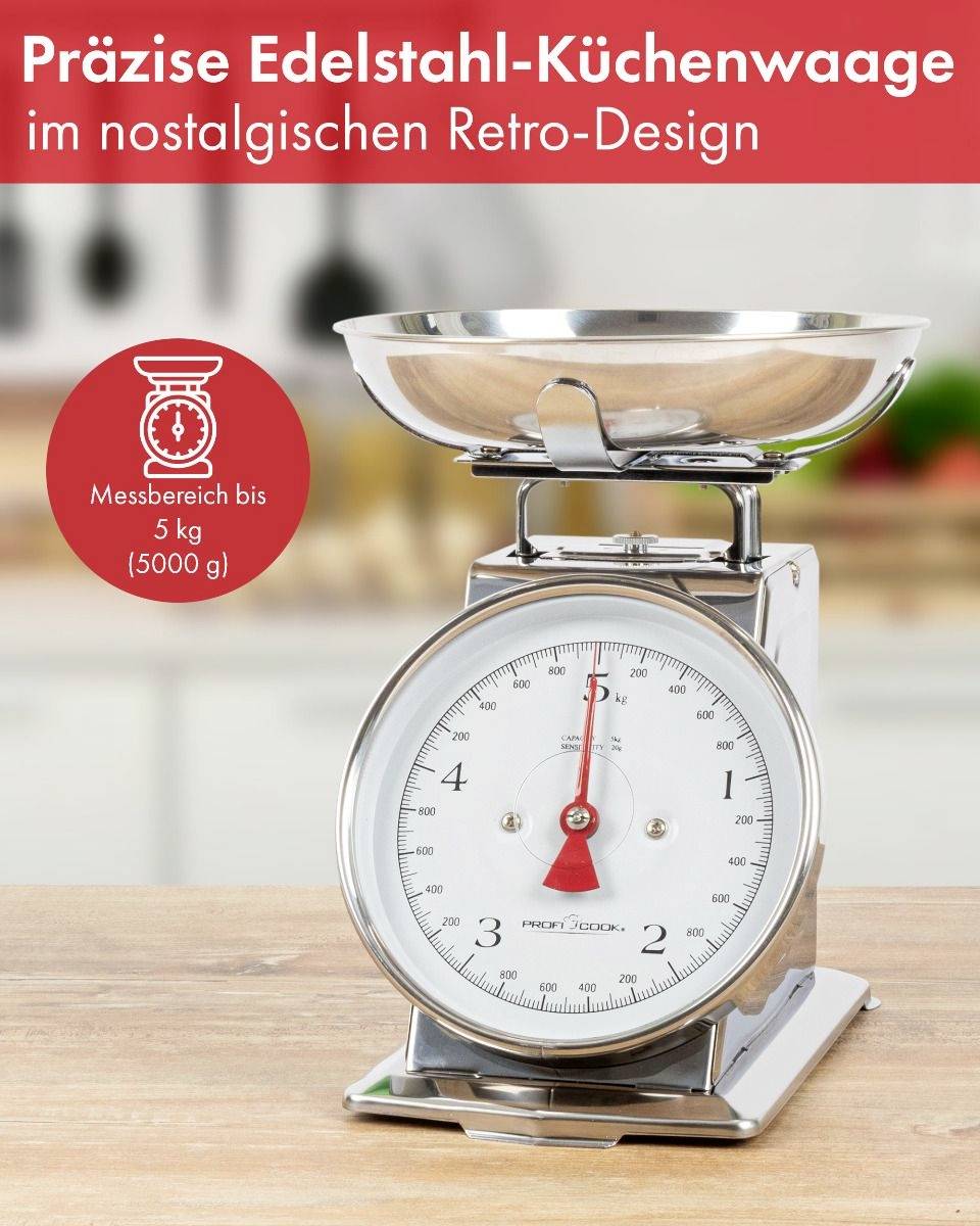 Edelstahl-Küchenwaage im Retro-Design mit rundem Zifferblatt, misst bis 5 kg. Hintergrund unscharf mit Küchenmotiv.