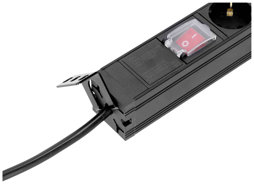 Schwarze Steckdosenleiste mit rotem Ein-/Ausschalter. Ein Kabel ist angeschlossen. Ein transparenter Schutzdeckel über dem Schalter.