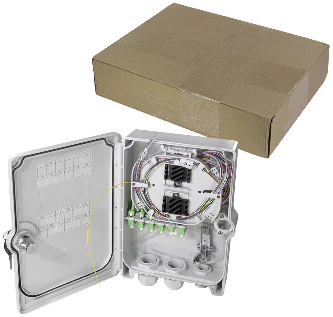 Ein offenes graues Anschlussgehäuse mit Kabeln und Anschlüssen, daneben ein verschlossener brauner Versandkarton.