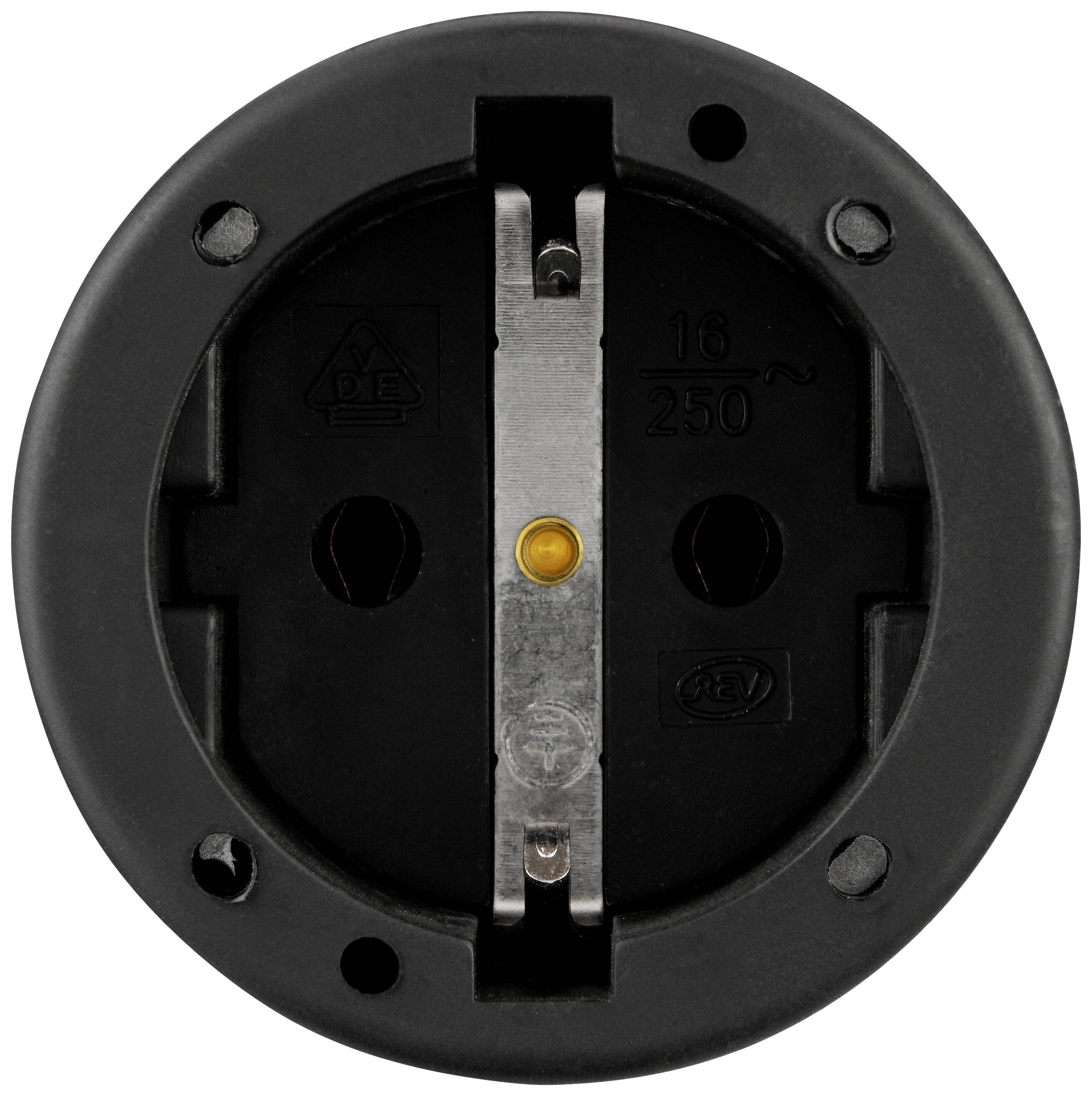 Eine runde, schwarze Steckdosenhalterung mit metallischen Kontakten und gelbem Isolator. Markierungen zeigen 16A, 250V an.