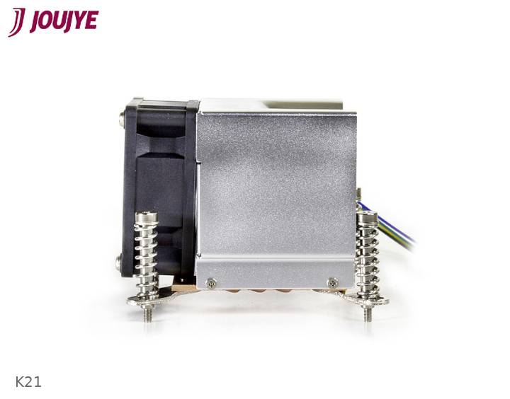 Ein silbernes elektronisches Bauteil mit Lüfter und Kabeln, auf Federn montiert. Links oben steht das Logo 'JOUJYE'.