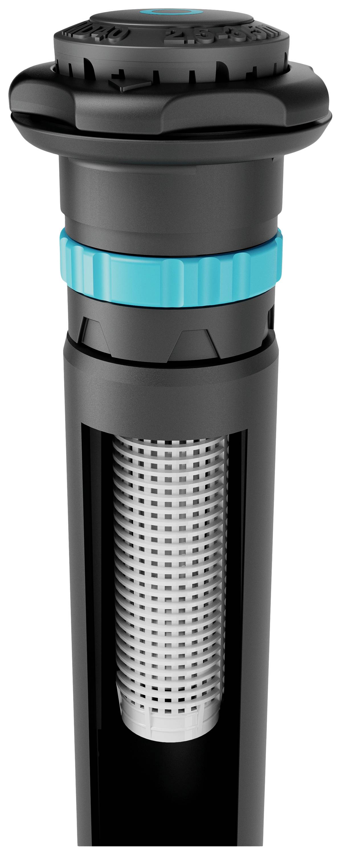 Schwarzer Bewässerungsdüsenkopf mit blauem Ring und integriertem Filter, der Wasser in gleichmäßigen Strahlen verteilt.