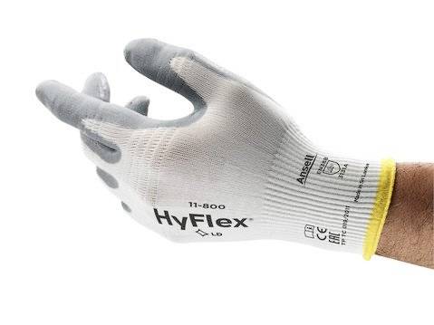 Ein grauer Arbeitshandschuh aus Nylon und PU mit offener Handhaltung. Markenname 'HyFlex', geeignet für Präzisionsarbeiten.