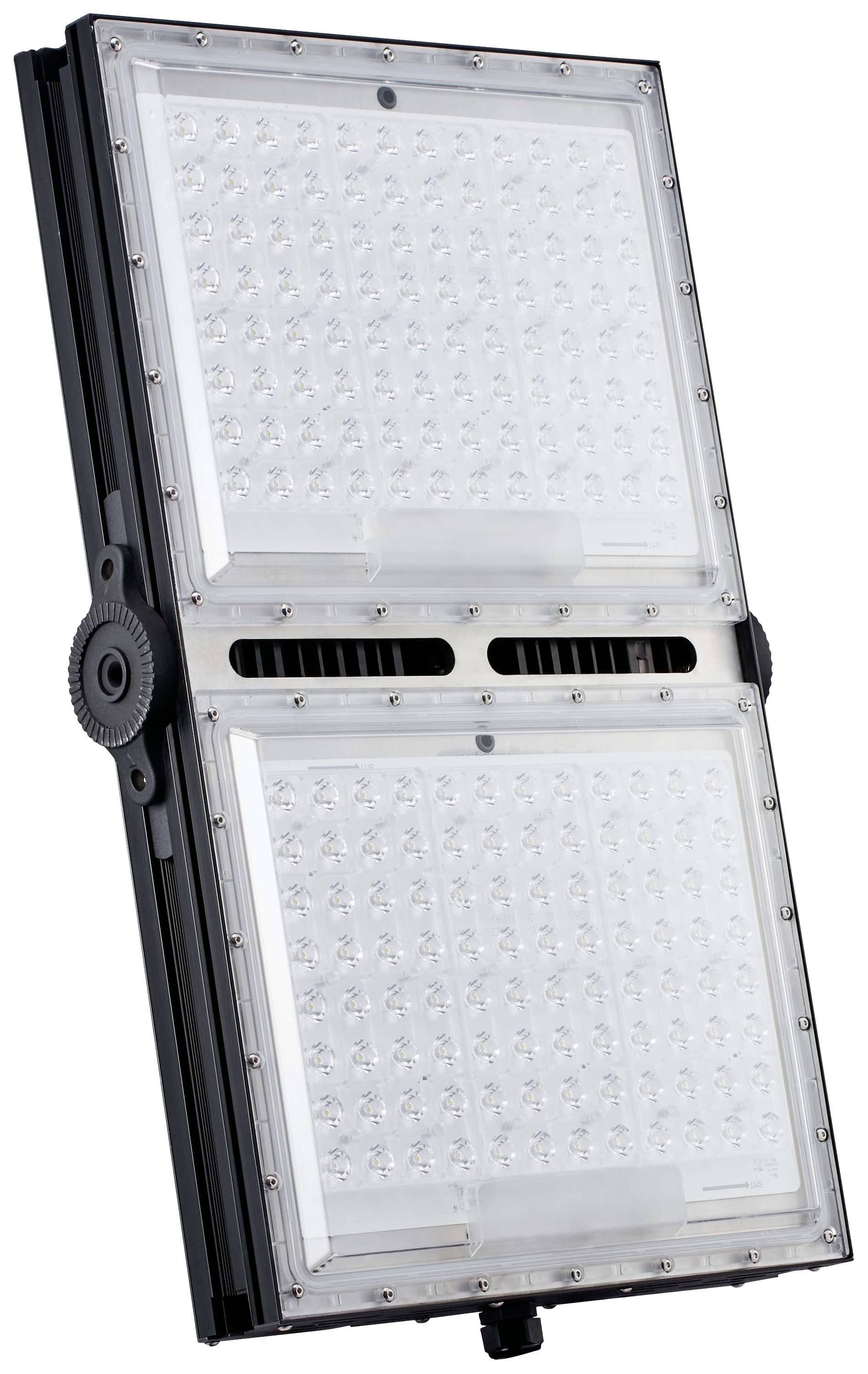 Ein rechteckiges LED-Flutlicht mit zwei durchsichtigen Paneelen und schwarzen Halterungen, zur Außenbeleuchtung geeignet.