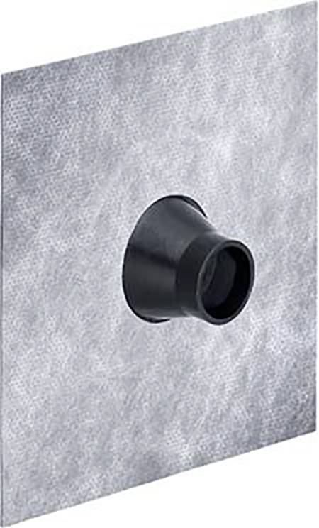 Quadratische Matte mit zentralem schwarzen Düsenanschluss, verwendet für Sanitär- oder Entwässerungsanwendungen.