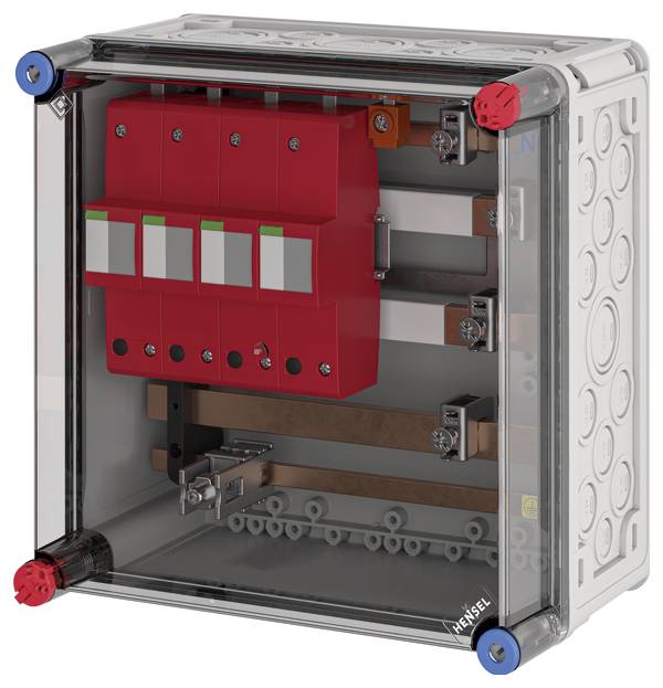 Elektrischer Schaltschrank mit transparentem Gehäuse zeigt rote Leistungsschalter und Kupferschienen.