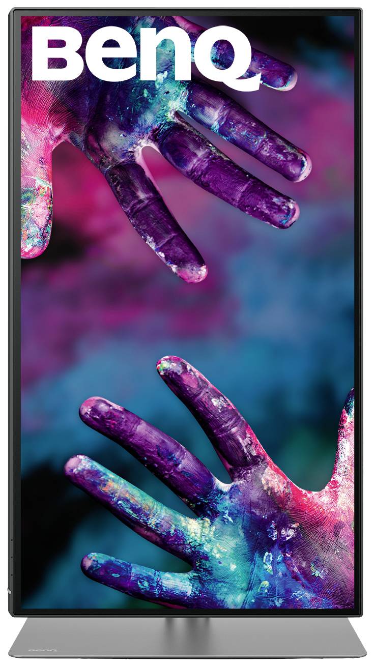 'BenQ'-Bildschirm zeigt zwei bunt bemalte Hände vor einem farbigen Hintergrund.