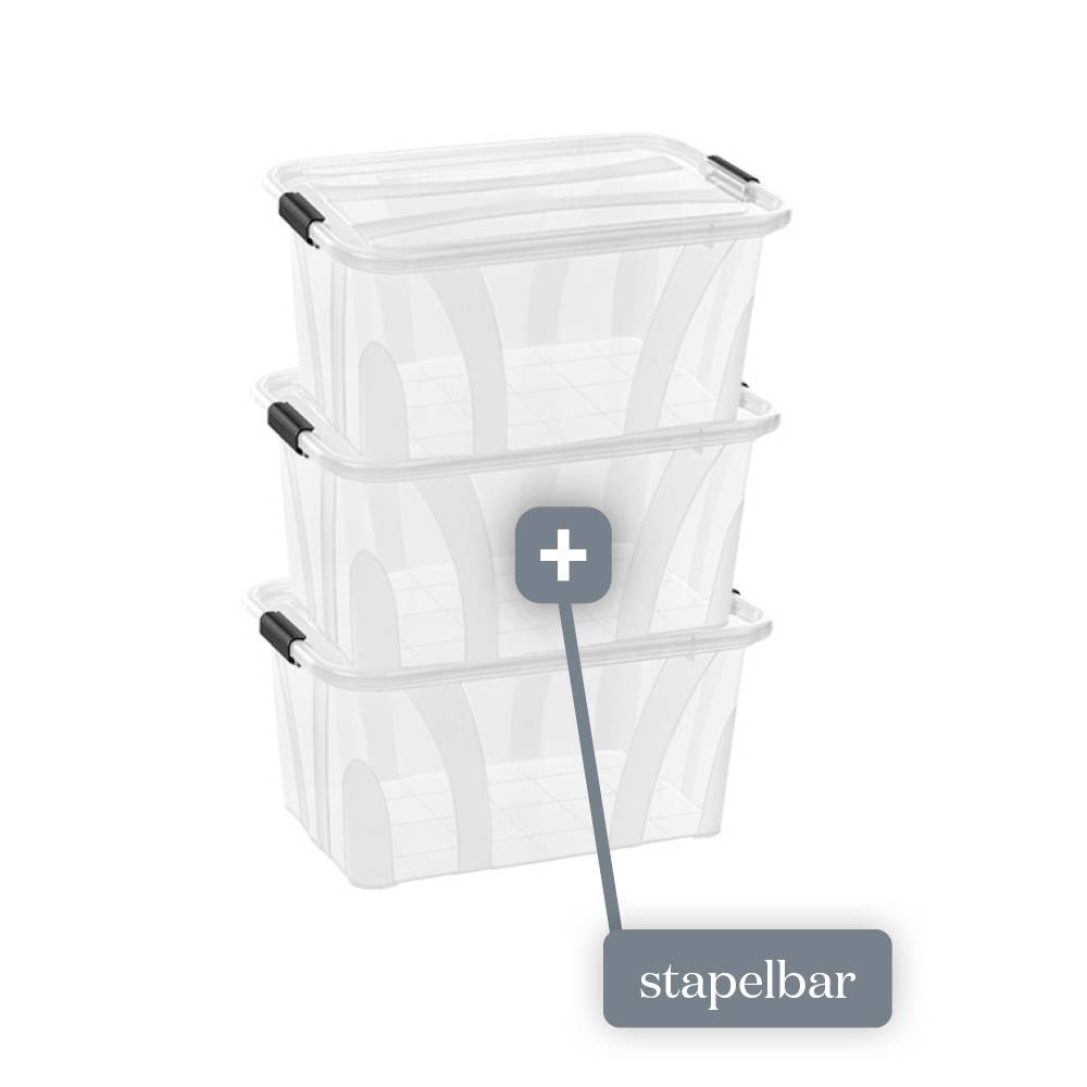 Drei transparente, stapelbare Plastikboxen mit schwarzen Griffen. Ein Hinweis zeigt auf die Boxen: 'stapelbar'.