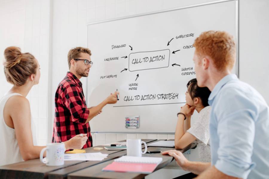 Legamaster Whiteboard PREMIUM PLUS (B x H) 120 cm x 90 cm Weiß emailliert Inkl. Ablageschale, Inkl. Boardmarker