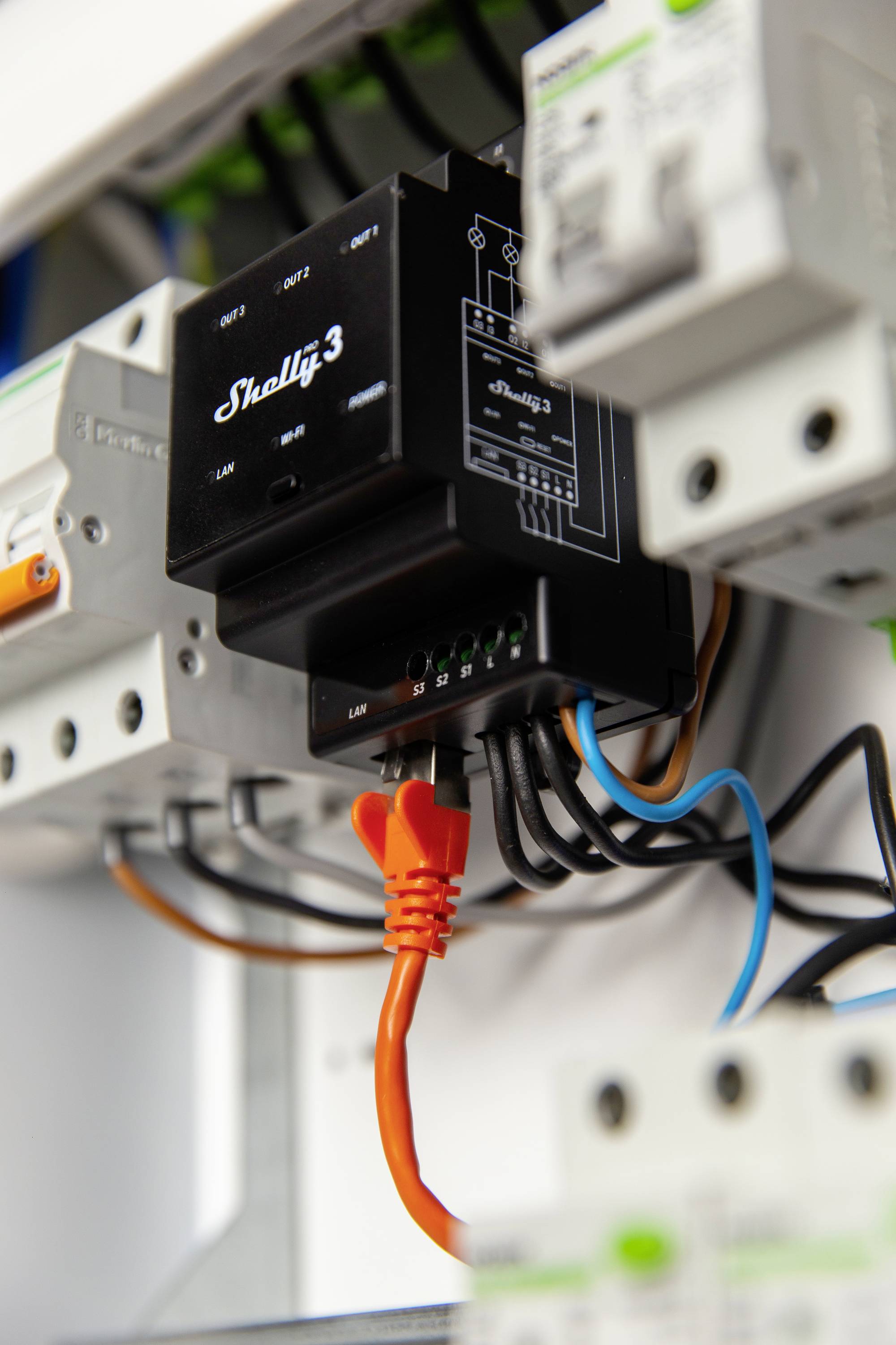 Shelly Pro 3 Hutschienenrelais Wi-Fi, Bluetooth