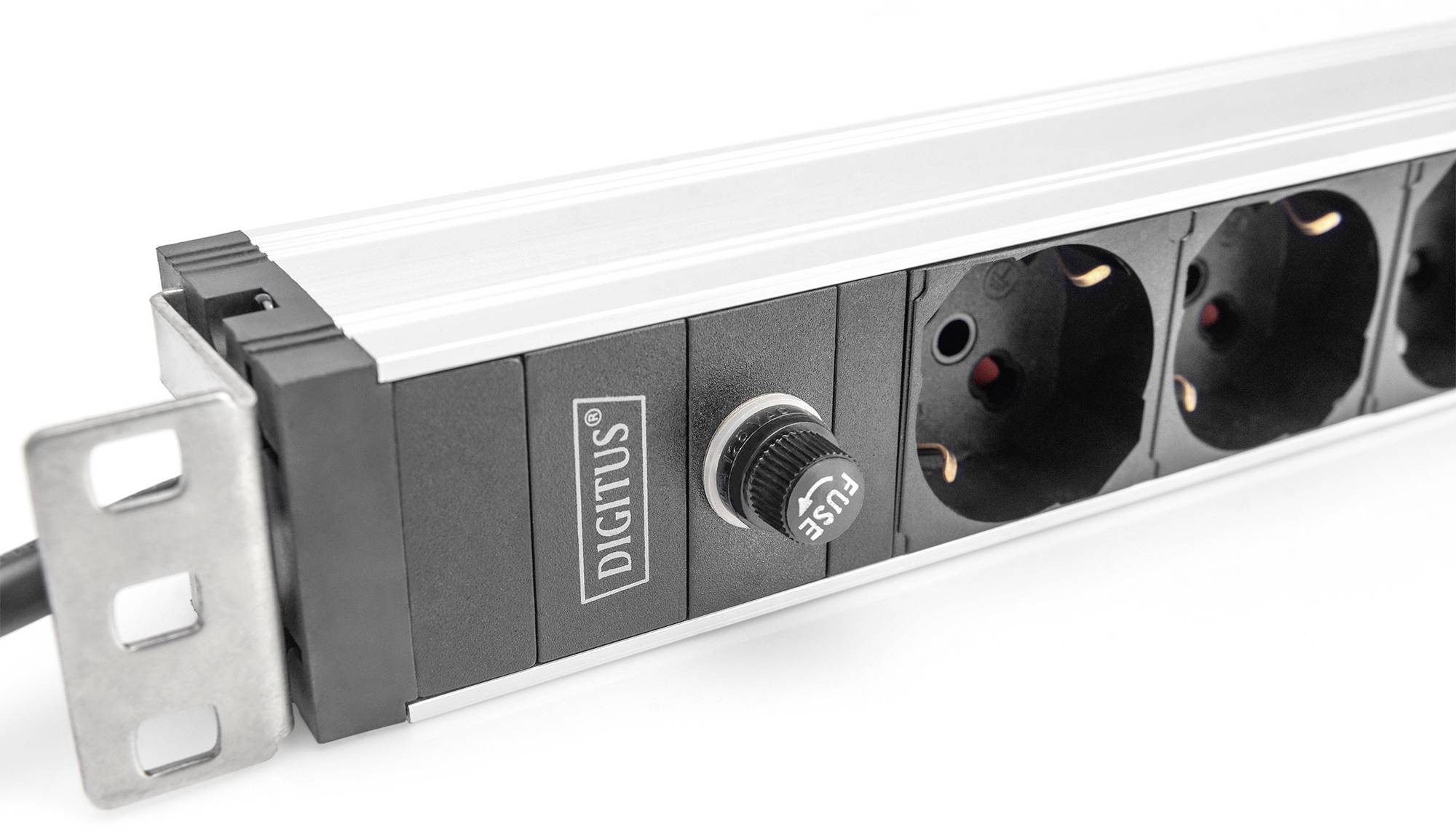 Digitus DN-95410-IT 19 Zoll Netzwerkschrank-Steckdosenleiste 1 HE Schutzkontaktsteckdose Aluminium Profil, Festeinbau, inkl.