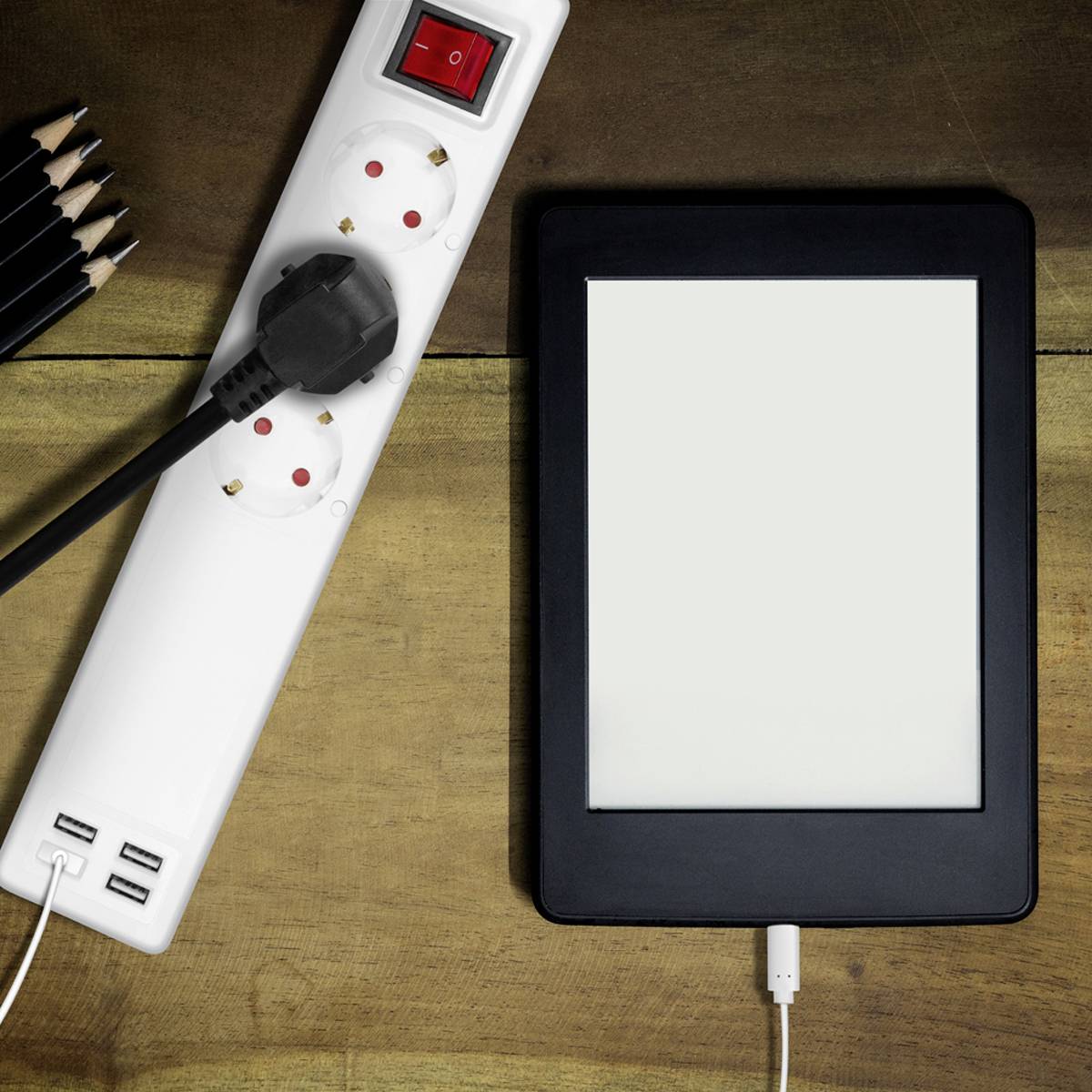 LogiLink SH0103 Schutzkontakt-Steckdose einzeln schaltbar, mit USB-Ladeausgang, per App steuerbar, programmierbar, Stromverbrauchsmessung, Überspan