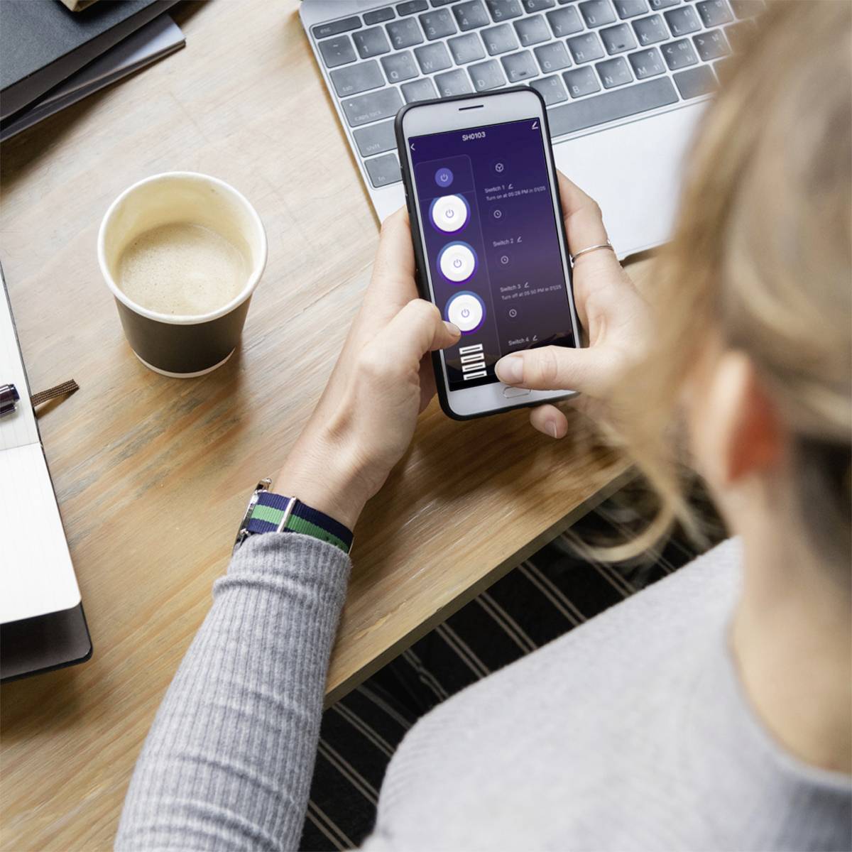 LogiLink SH0103 Schutzkontakt-Steckdose einzeln schaltbar, mit USB-Ladeausgang, per App steuerbar, programmierbar, Stromverbrauchsmessung, Überspan