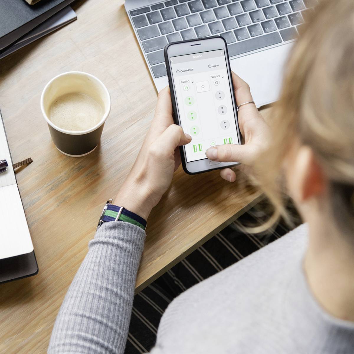 LogiLink SH0105 Schutzkontakt-Steckdose einzeln schaltbar, mit USB-Ladeausgang, per App steuerbar, programmierbar, Stromverbrauchsmessung, Überspan