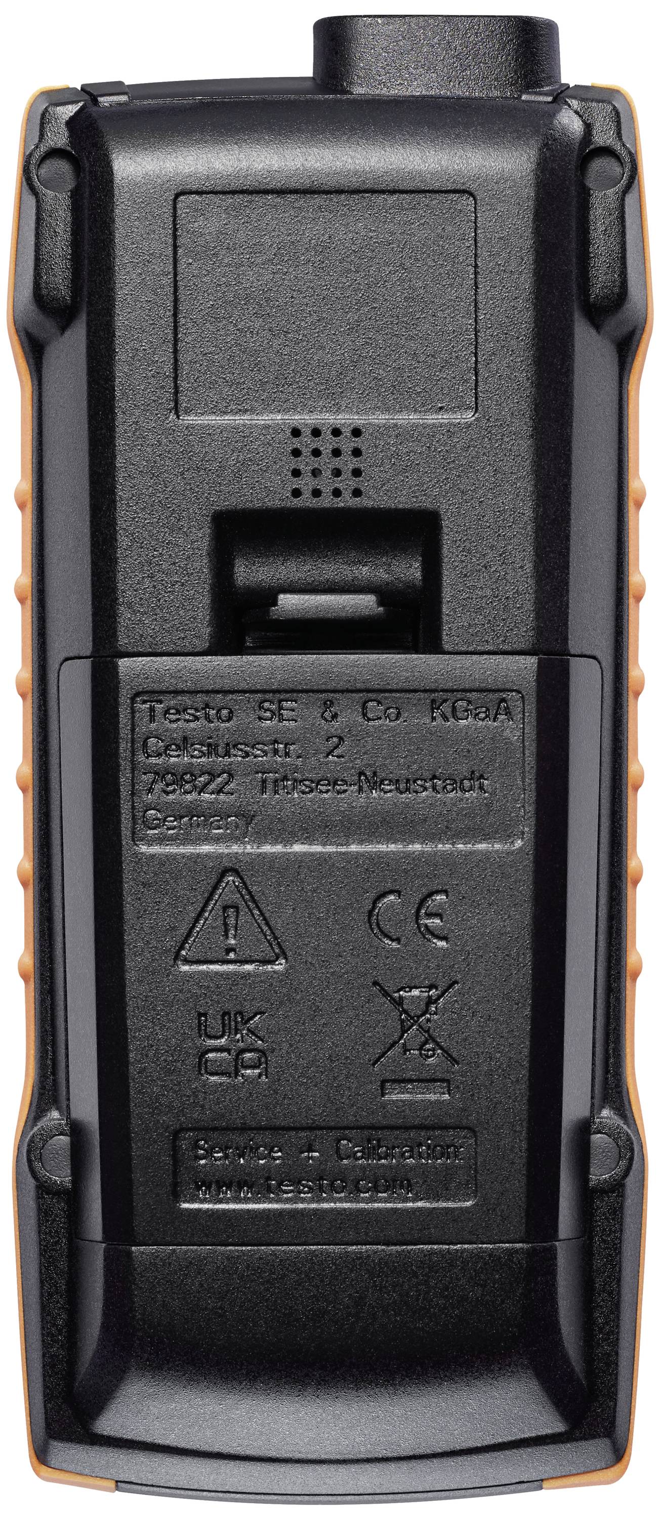 Rückseite eines elektronischen Geräts mit Herstellerinformationen, CE- und UKCA-Zeichen, QR-Code oben im Bild.