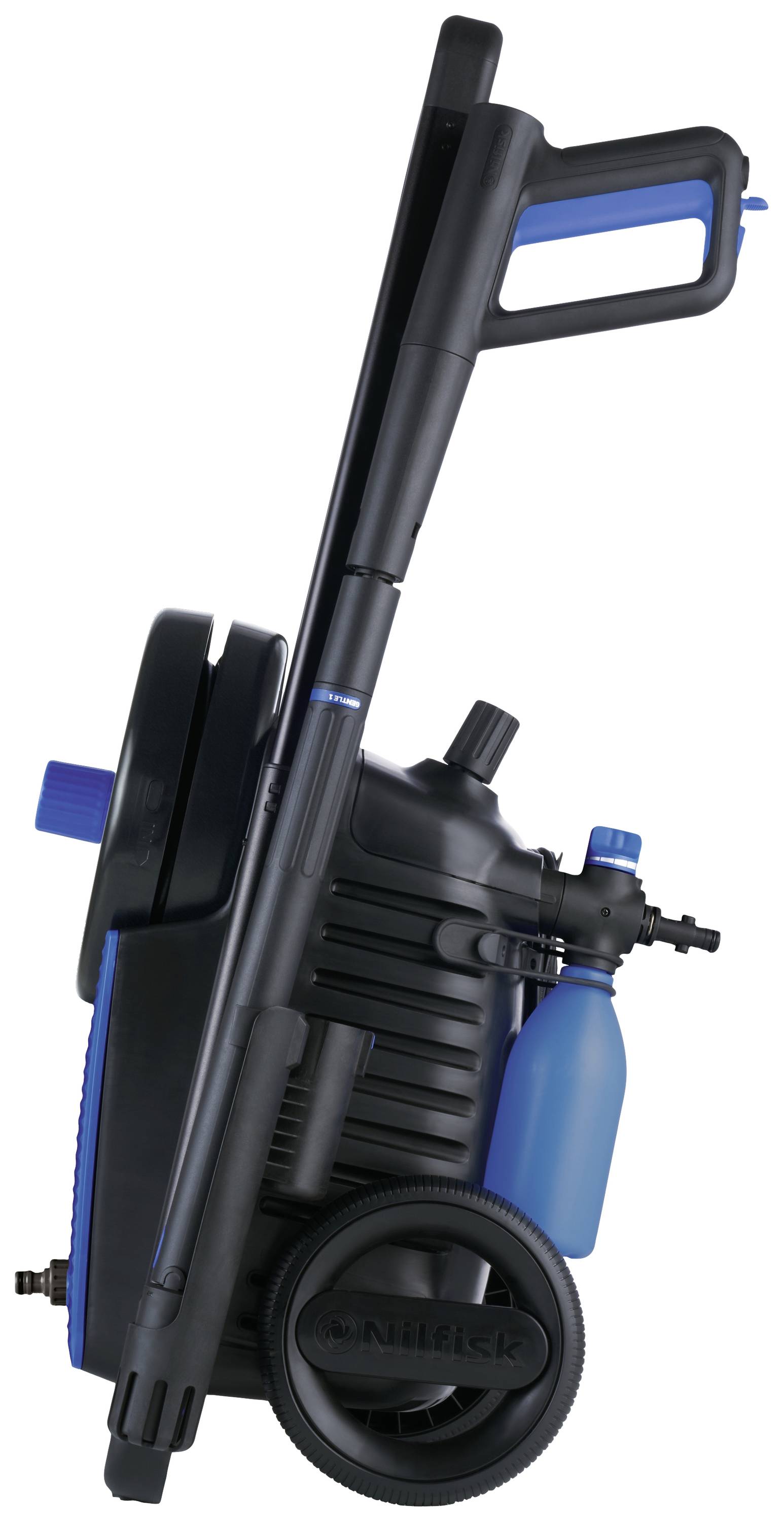 Tragbarer Hochdruckreiniger mit Griff und Rädern, in seitlicher Ansicht. Schwarzes Gehäuse mit blauen Akzenten und integrierter Sprühflasche.