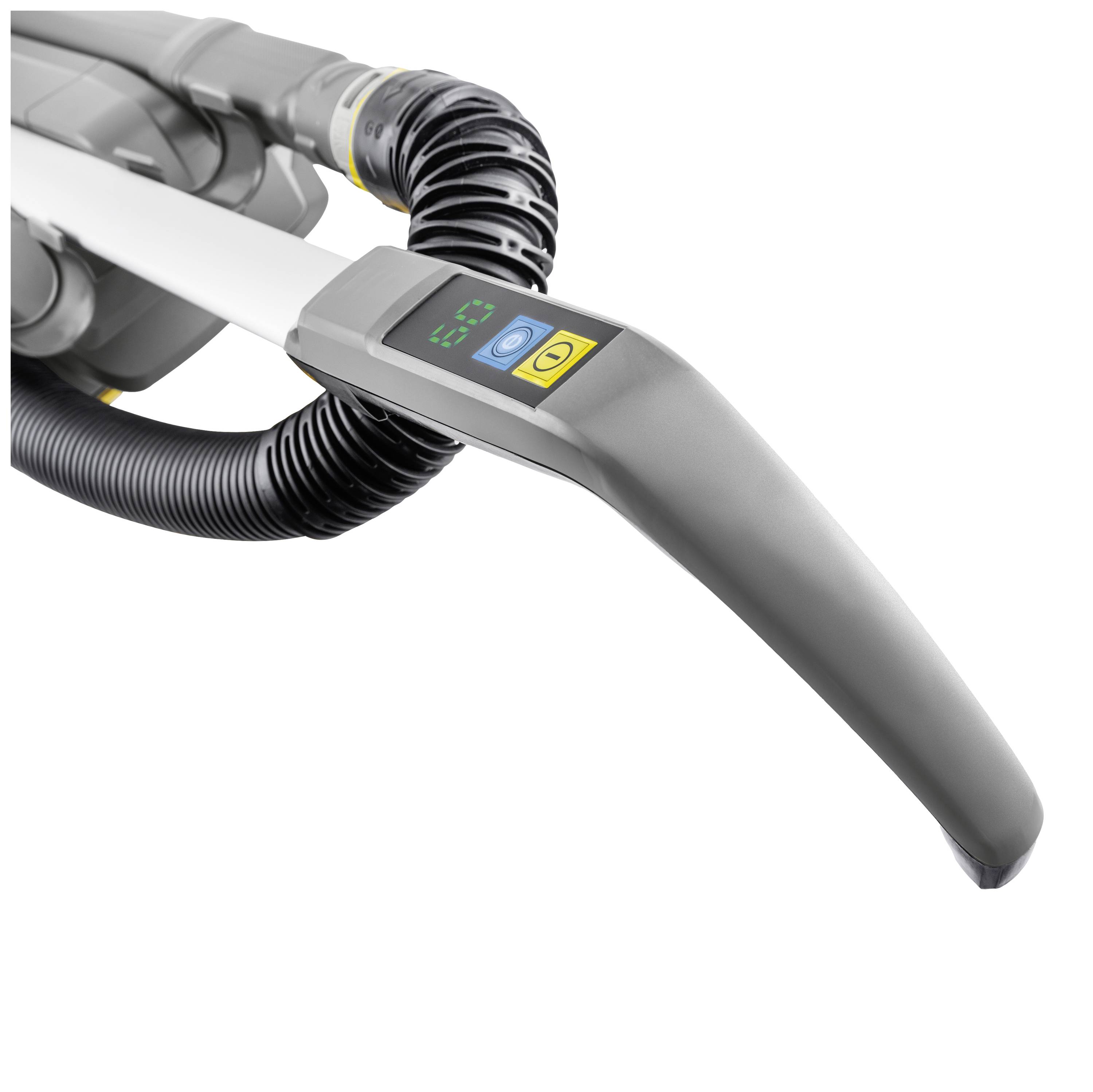 Ein ergonomischer Staubsaugergriff mit Digitalanzeige und Knopf für Geschwindigkeitsregelung. Schwarzer Flexschlauch im Hintergrund.