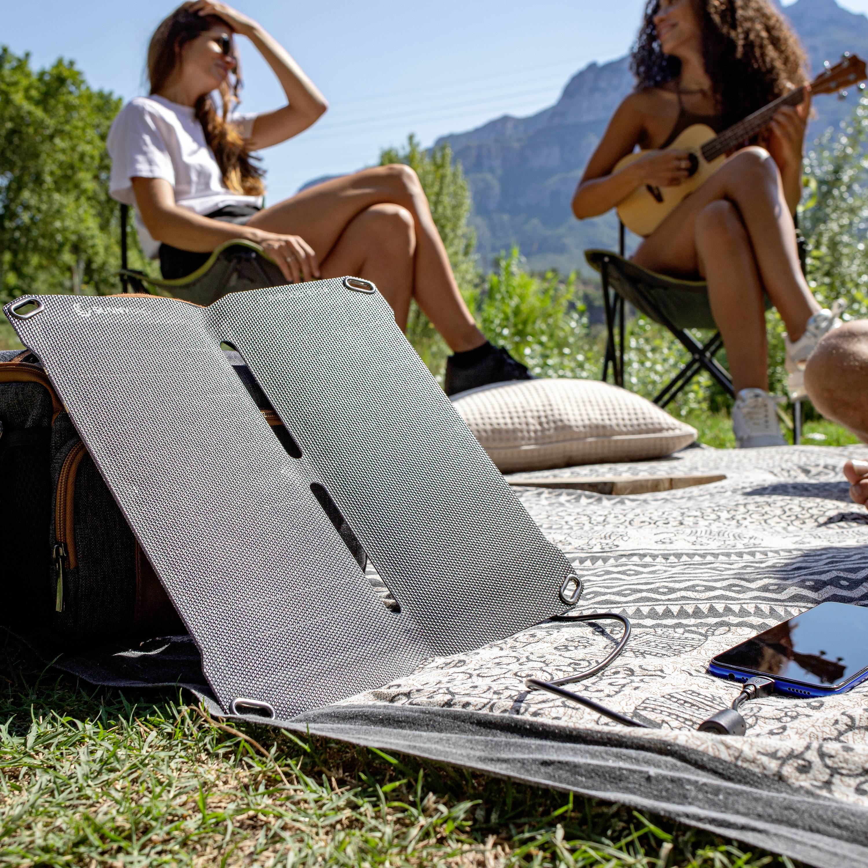 SunnyBag Sunbooster 14 145A_01 Solar-Ladegerät Ladestrom Solarzelle 2000mA 14W