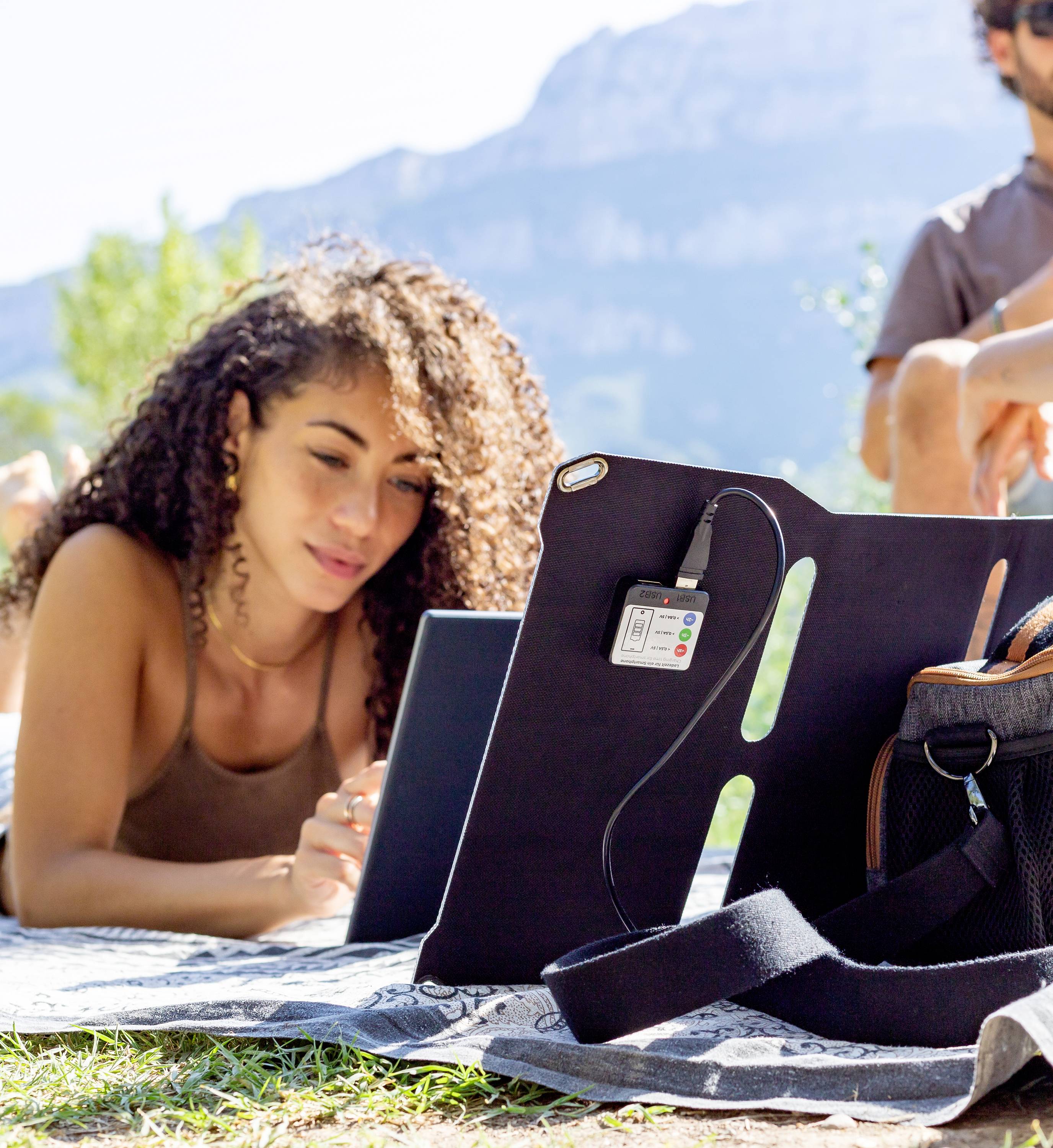 SunnyBag Sunbooster 28 146A_01 Solar-Ladegerät Ladestrom Solarzelle 2000mA 28W