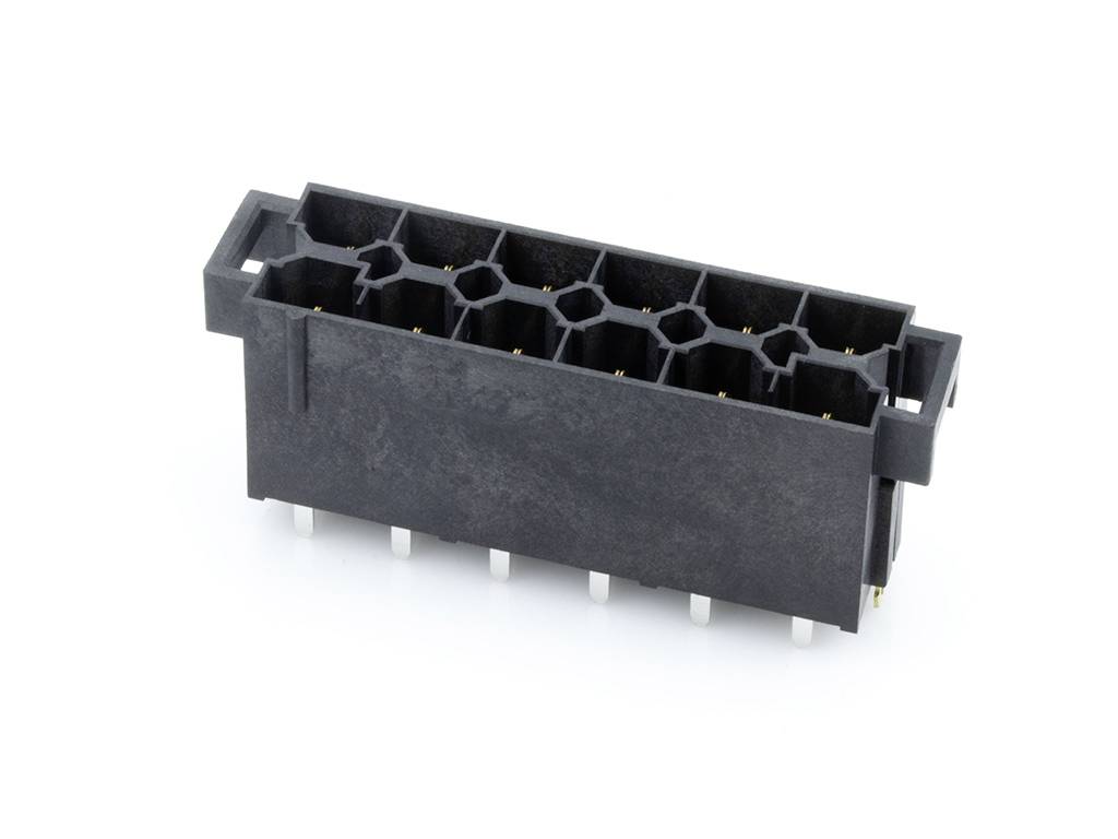 Schwarzer, rechteckiger Stecker mit mehreren Pins, geeignet für elektronische Verbindungen und Schaltungen.