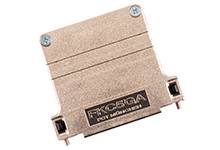 Ein rechteckiges, kupferfarbenes Metallteil mit der Aufschrift 'FXC5GA'.