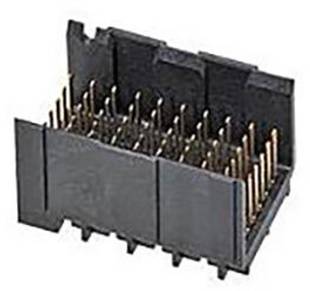 Ein weißer dreipoliger Stecker mit Metallkontakten, der in elektronischen Schaltungen verwendet wird.