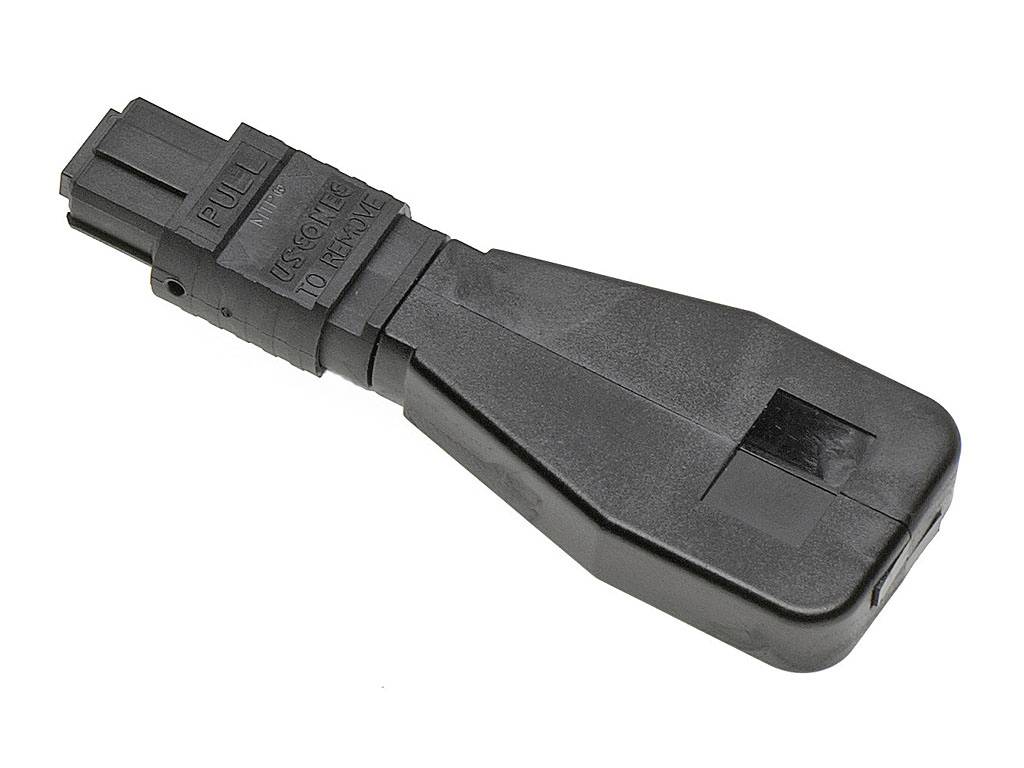 Schwarzer EVSE-Adapter, der Elektrofahrzeuge mit Ladestationen verbindet. Text auf Adapter: 'PULL' und '250 V-10 A max.'