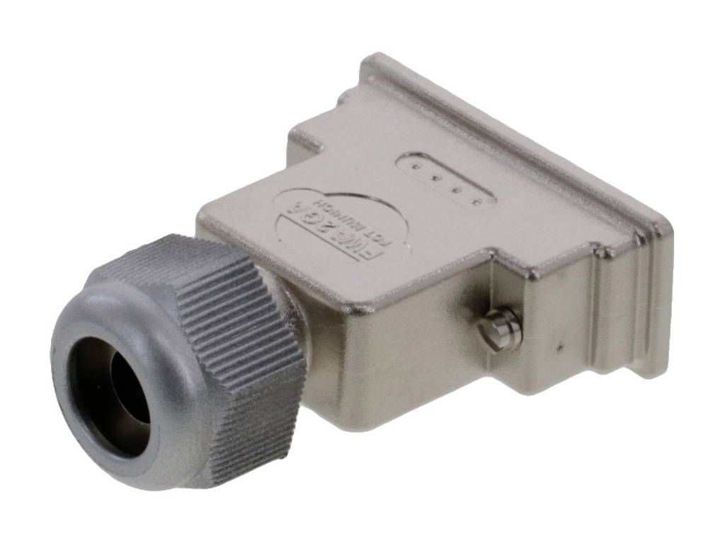 Metallischer Steckeradapter mit geriffeltem Anschlussstück und rechteckigem Gehäuse, geeignet für industrielle Verbindungslösungen.