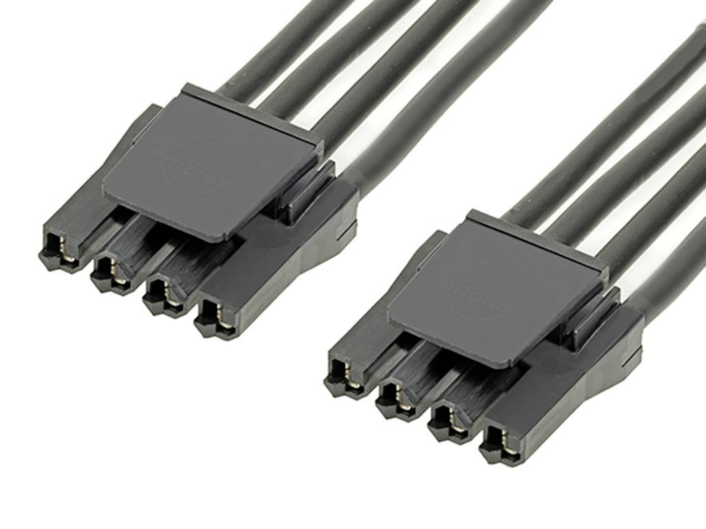Schwarze 8-polige Stromsteckverbinder mit jeweils vier nebeneinanderliegenden Pins, geeignet für den Anschluss von PC-Komponenten.