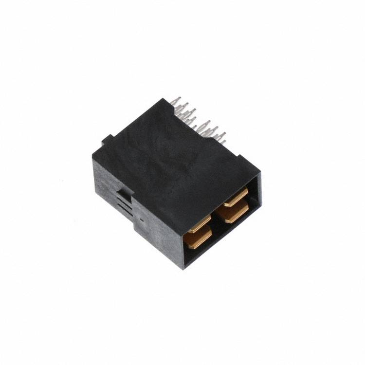 Ein Nahaufnahmebild eines schwarzen elektronischen Steckers mit Metallstiften zur Befestigung an Leiterplatten, das in der Elektronik für sichere Verbindungen verwendet wird.