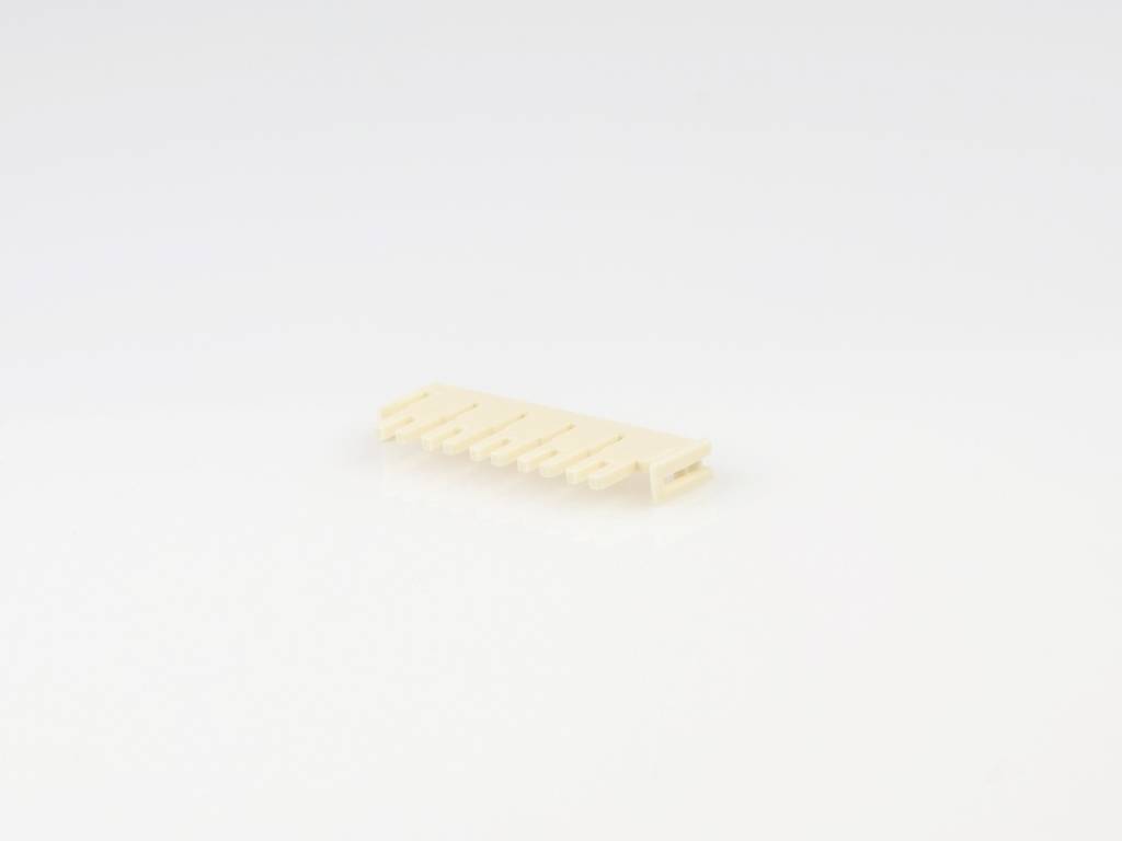 Ein cremefarbenes LEGO-Stein-Element mit acht Noppenreihen, die nach oben zeigen, auf einer weißen Oberfläche.