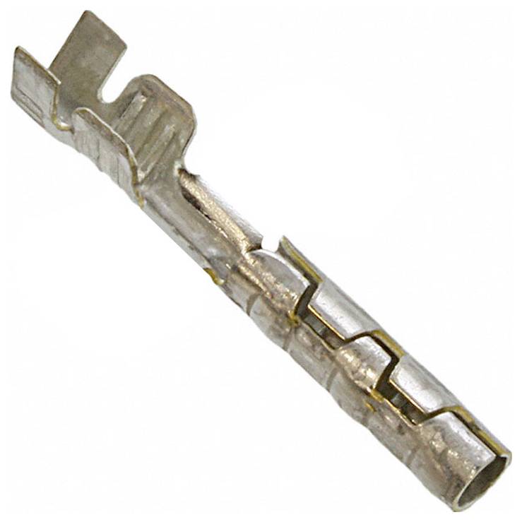 Ein Nahaufnahmebild eines metallischen Anschlussklemme mit einem Crimpdesign, das für elektrische Verdrahtung verwendet wird. Das Metall hat eine glänzende Oberfläche.