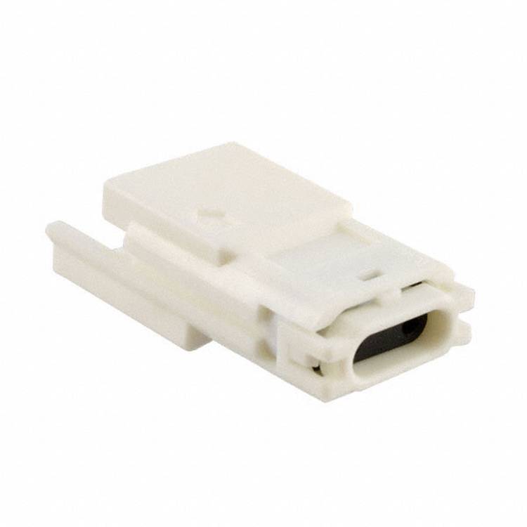 Eine Nahaufnahme eines Koaxialkabels mit grauer Ummantelung und einem freiliegenden geflochtenen Metallschirm, das mit einem vergoldeten Stecker endet.