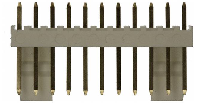 Vergoldeter Stecker-Kopfleiste mit zwei Reihen von Kontaktstiften, verwendet für elektrische Verbindungen auf Leiterplatten.