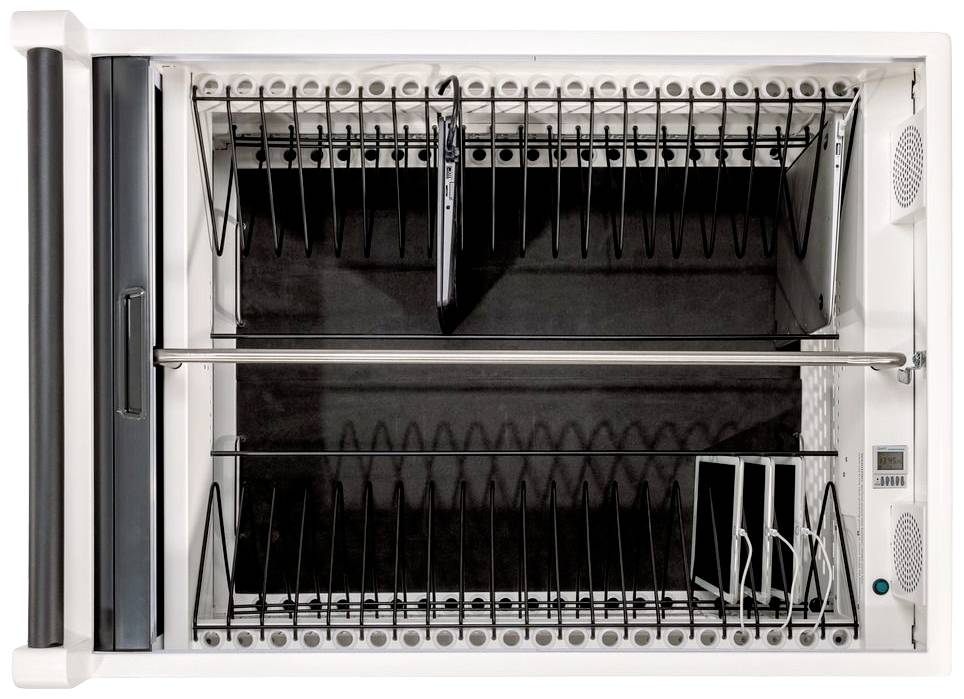 Ansicht eines leeren Geräte-Ladewagens von oben mit mehreren Steckplätzen für Tablets oder Laptops.