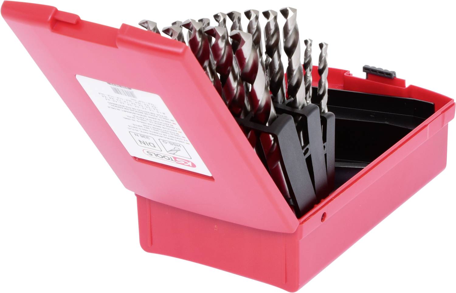 Roter Kunststoffkasten mit Metallbohrern in verschiedenen Größen, teilweise aufrecht stehend. Geeignet für Heimwerkerarbeiten.