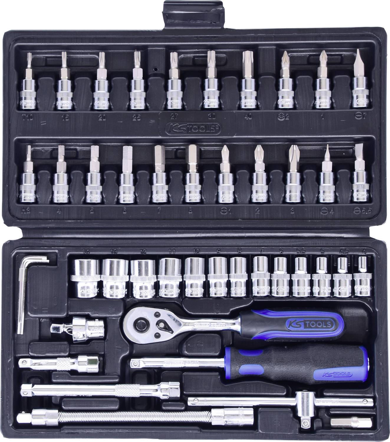 Werkzeugkasten mit verschiedenen Bits, Steckschlüsseln, Ratsche und Schraubendrehergriff, geeignet für vielseitige Reparaturen.