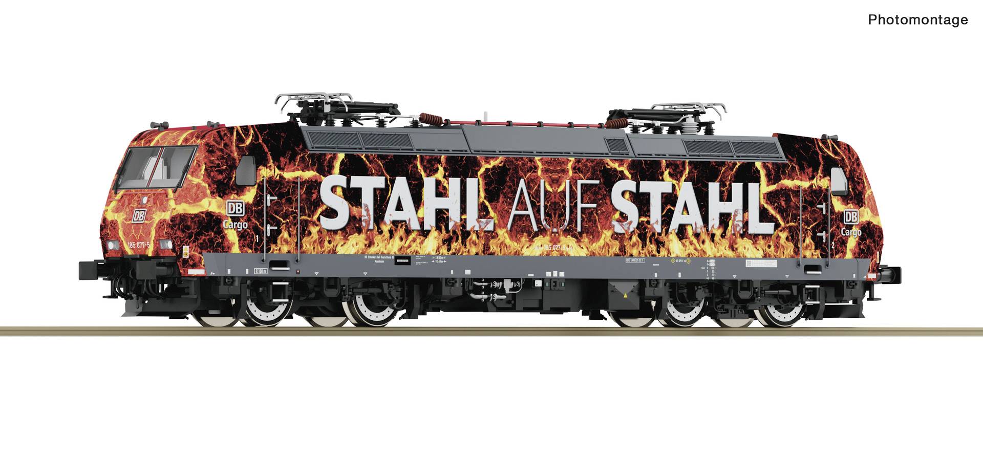 Eine Lokomotive mit Flammenmuster und der Aufschrift 'STAHL AUF STAHL' auf der Seite.