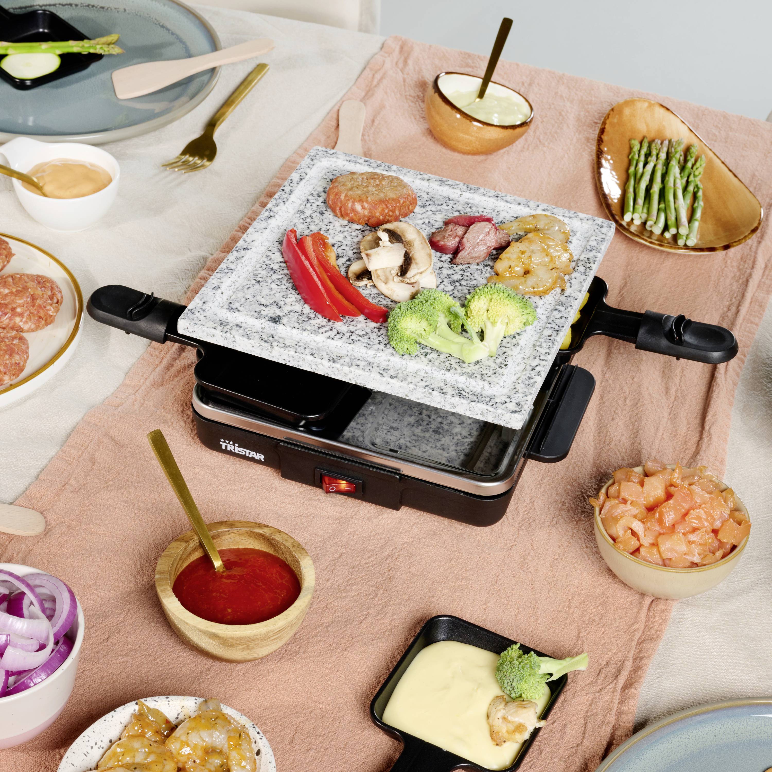 Tristar RA-2745 Raclette Antihaftbeschichtung, Kontrollleuchte, 4 Pfännchen, mit Grillstein Schwarz
