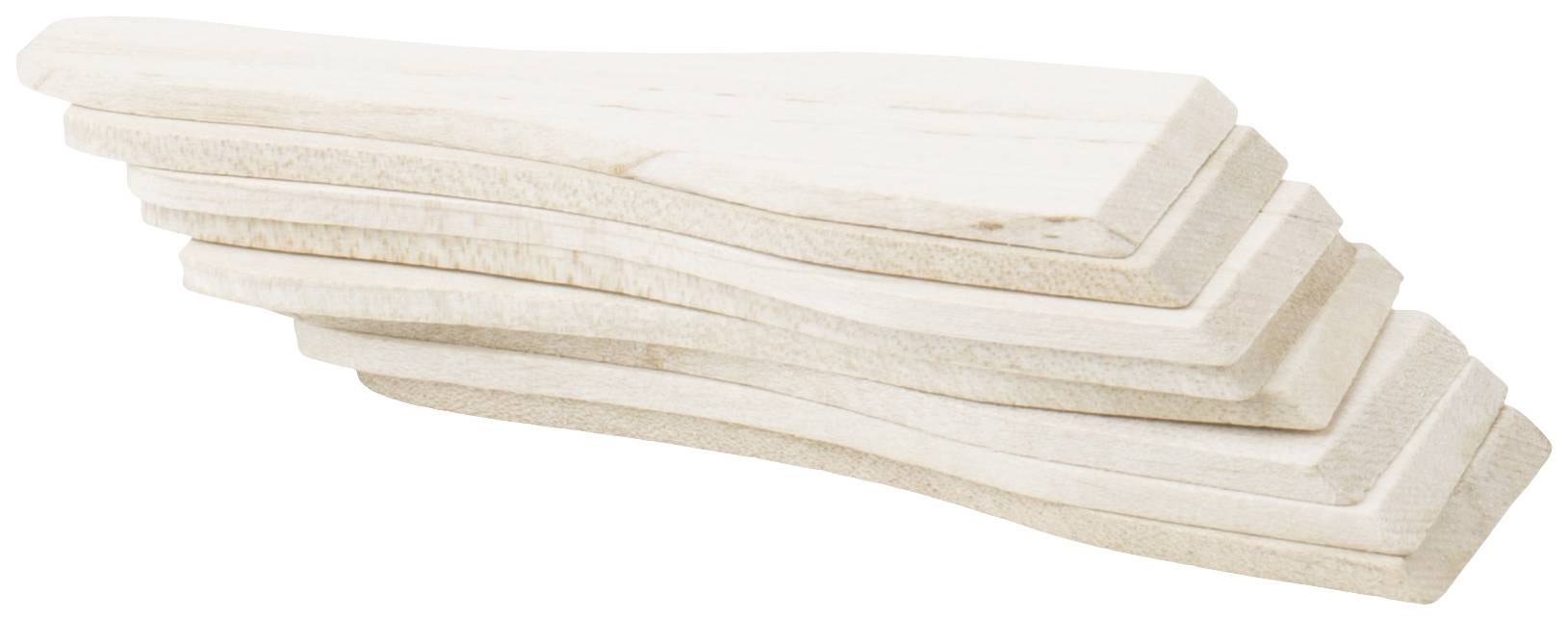 Fünf gestapelte, unfertige Holzplanken in abnehmender Größe von unten nach oben, für handwerkliche Projekte oder Dekoration.