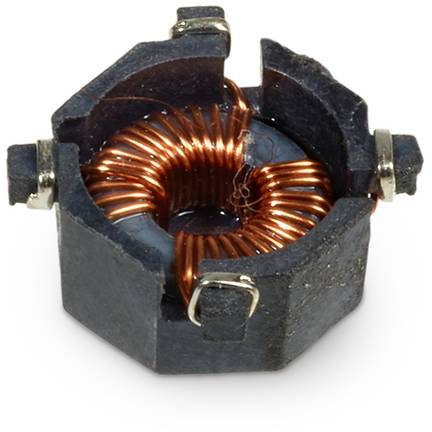 Elektronische Drosselspule mit kupferfarbenem Draht, in einer geöffneten, sechseckigen Halterung montiert.