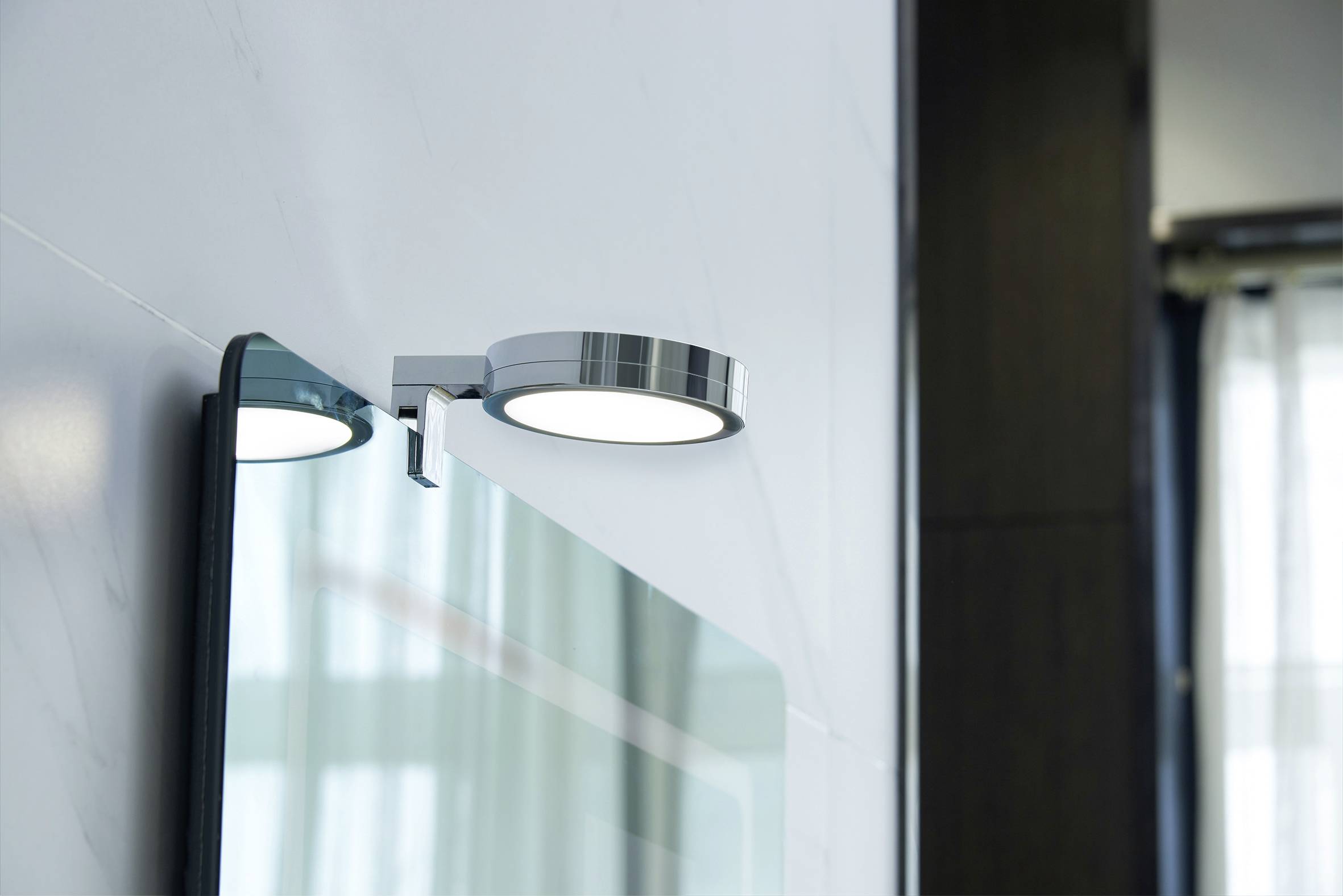 LightMe LM85632 LED-Spiegelleuchte LED GX53 6W Chrom