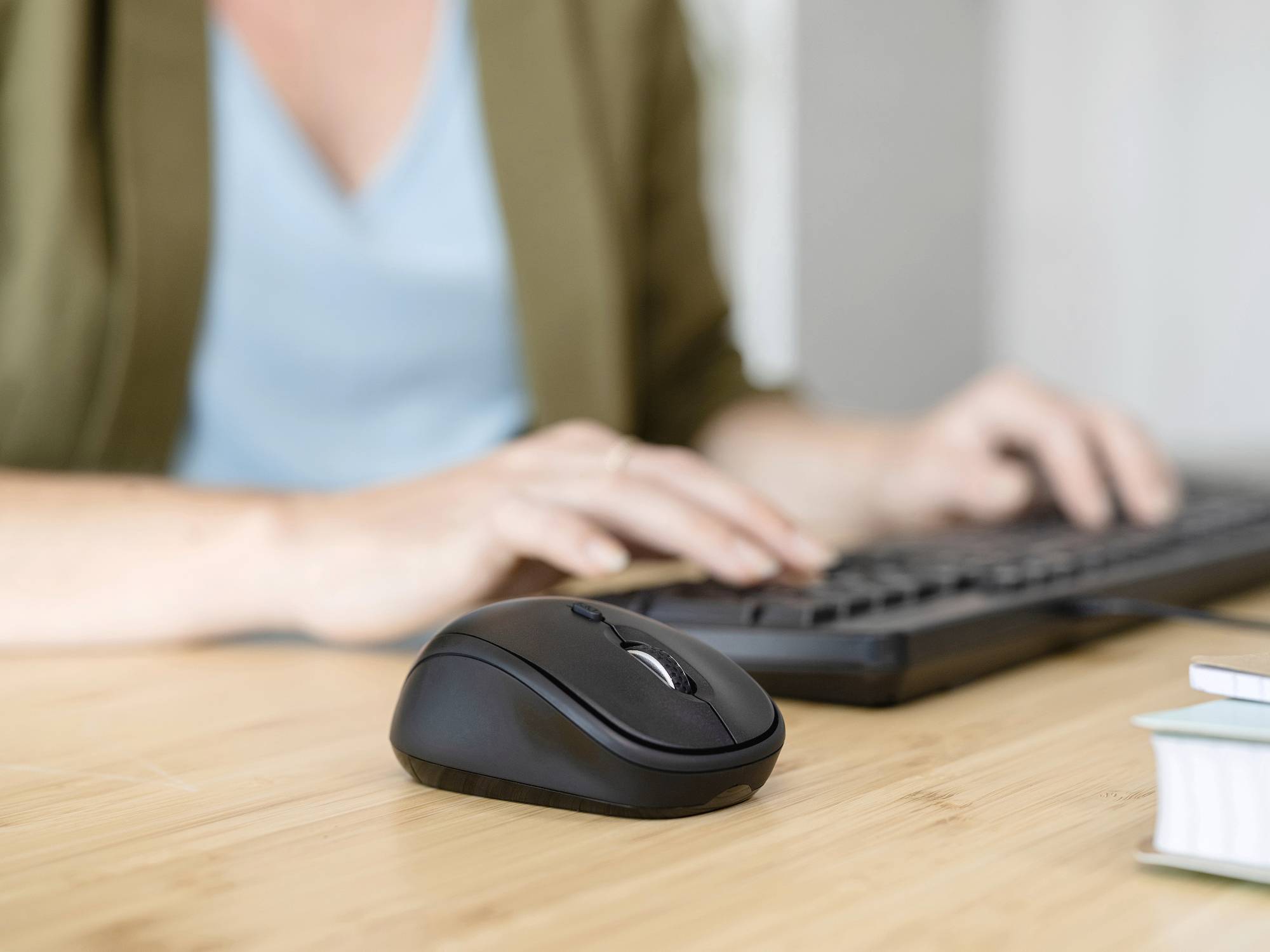 Trust TM-201 Maus Funk Optisch Schwarz 4 Tasten 1600 dpi Geräuscharme Tasten