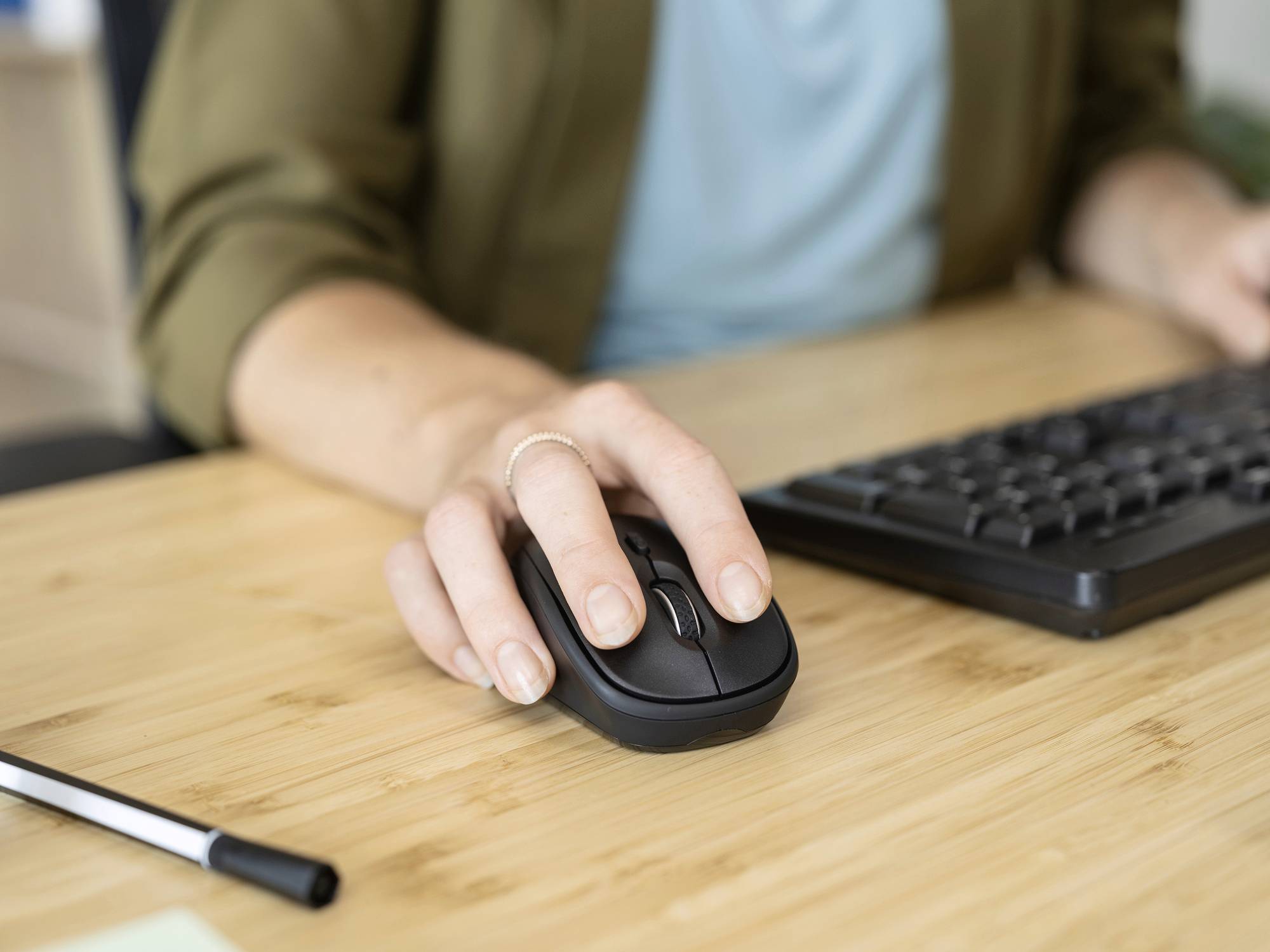 Trust TM-201 Maus Funk Optisch Schwarz 4 Tasten 1600 dpi Geräuscharme Tasten