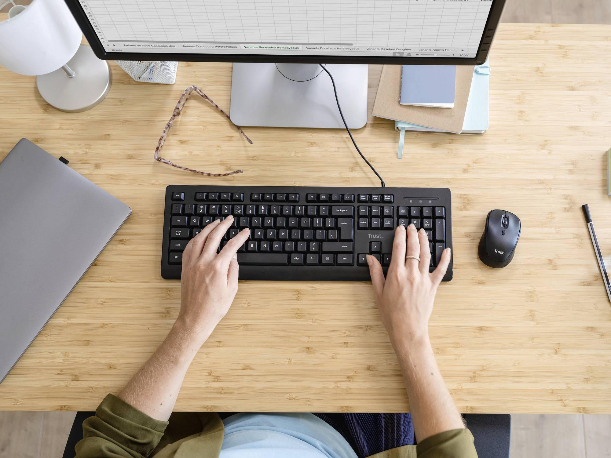 Trust TM-201 Maus Funk Optisch Schwarz 4 Tasten 1600 dpi Geräuscharme Tasten