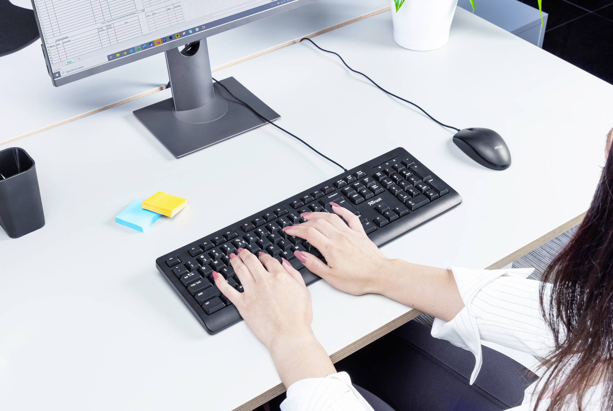 Trust TK-150 Kabelgebunden Tastatur Deutsch, QWERTZ Schwarz mit numerischer Tastatur